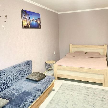 Апартаменты В Центре По Проспекту Победы Парковка Рядом Tjernihiv Eksteriør billede