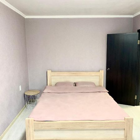 Апартаменты В Центре По Проспекту Победы Парковка Рядом Tjernihiv Eksteriør billede